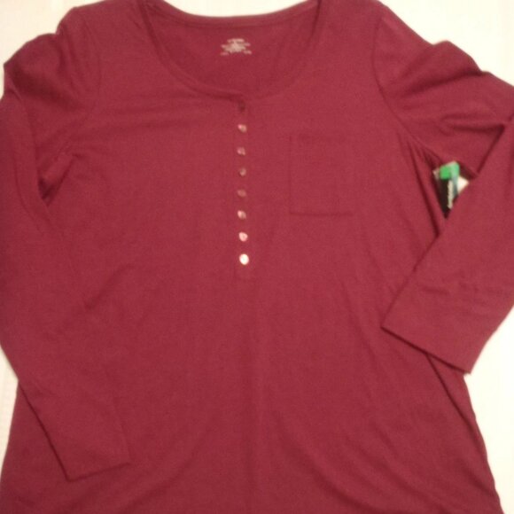 Ambrielle Small or Medium Berry Crush color Pocket Shirt NWT, Upper Button. - Picture 2 of 3